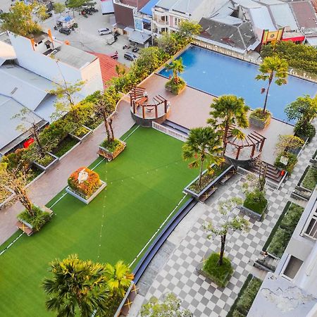 Luxurious And Comfy 2Br At Vida View Makassar Apartment By Travelio Pampang Buitenkant foto